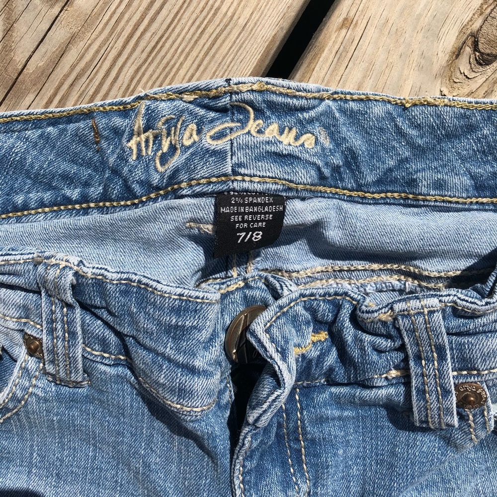 Ariya jeans light blue capris - Picture 2 of 4
